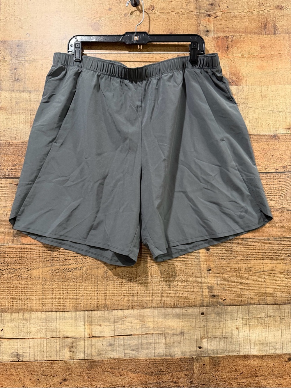 ASICS Men's 7” Athletic Shorts in Charcoal Gray Size XL